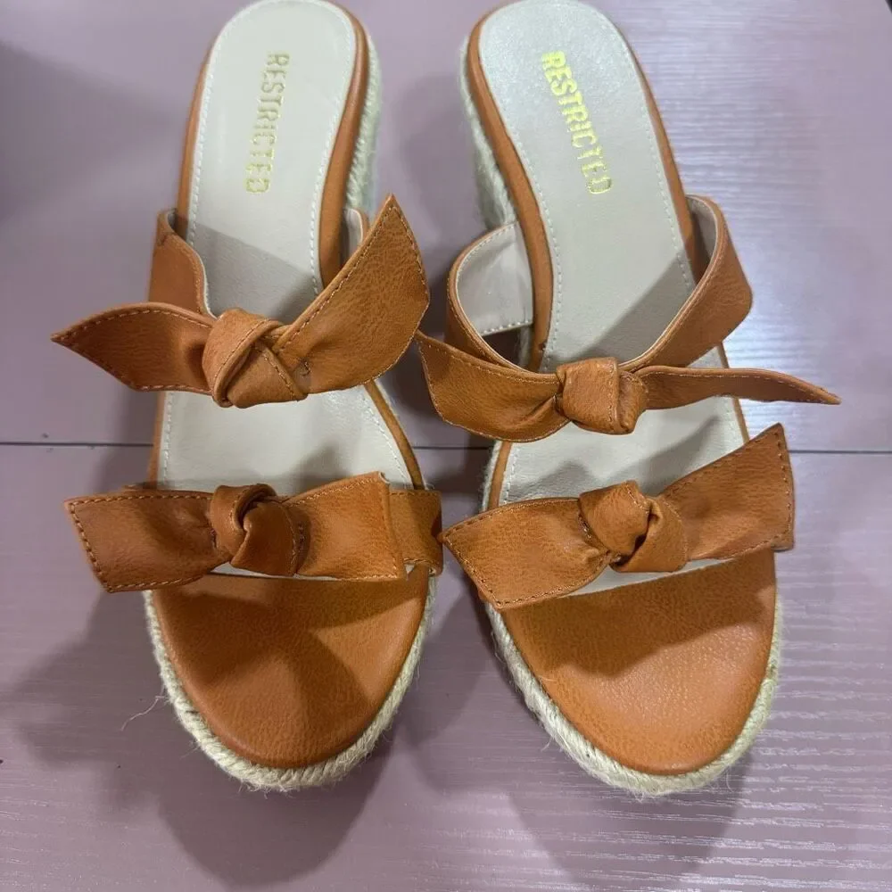 Restricted Brown wedge Bow Sandals
